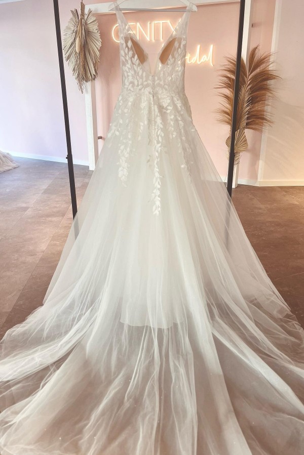 Robe de mariée A-ligne col V en dentelle simple et chic pas cher