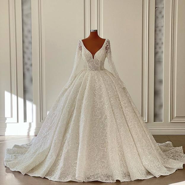 Robe de mariée princesse col v avec manches en dentelles haute couture