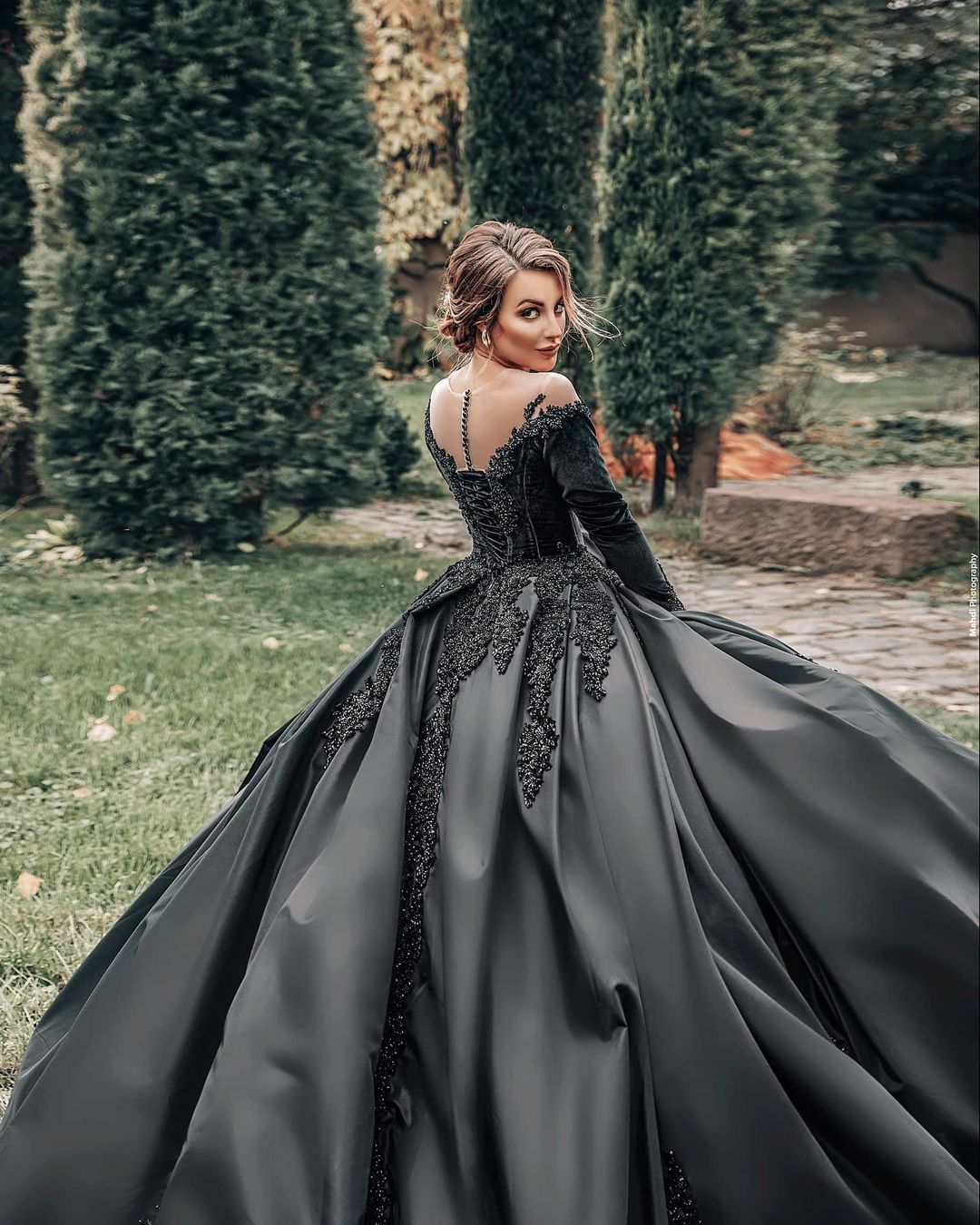 Robes de mariée princesse noir | Robes de mariée à manches
