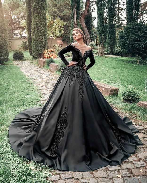 Robes de mariée princesse noir | Robes de mariée à manches