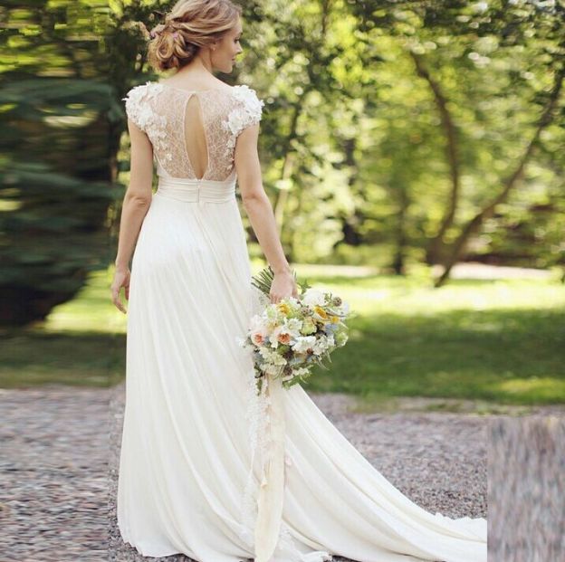 Forme Princesse Traîne moyenne Col en V Mousseline polyester Nouveau Robes de mariée A-ligne avec Fleurs