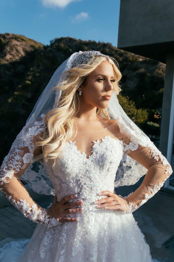 Robe de mariée ligne-A princesse sur dentelles chic bon prix