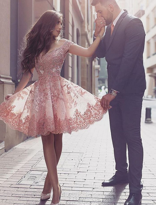 Forme princesse robe de cérémonie courte en dentelle exquis avec bretlle