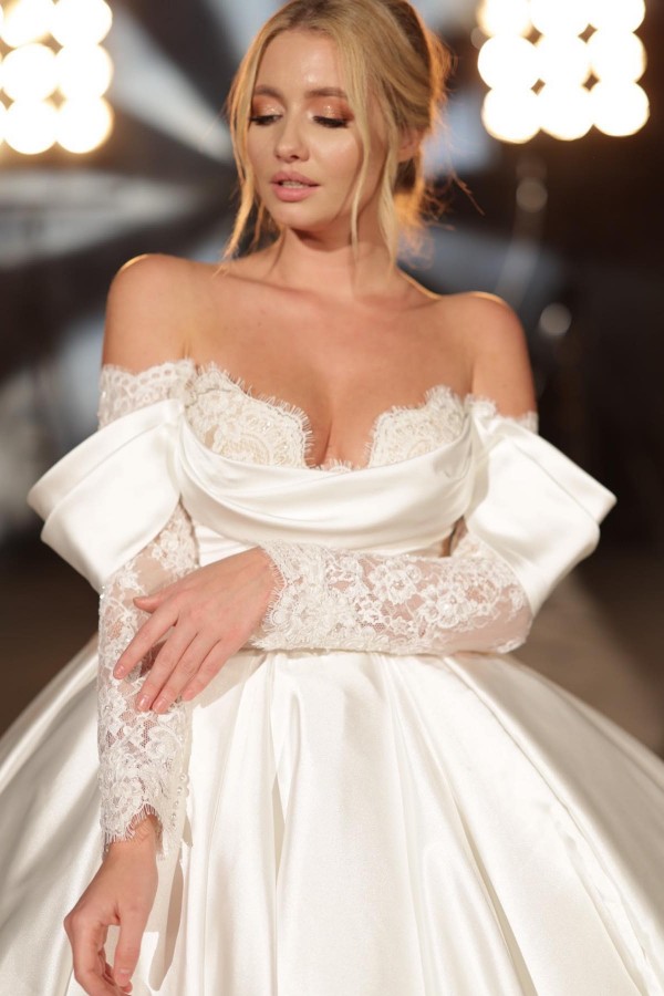 Robe de mariée en satin haute gamme épaules dénudées sur mesures
