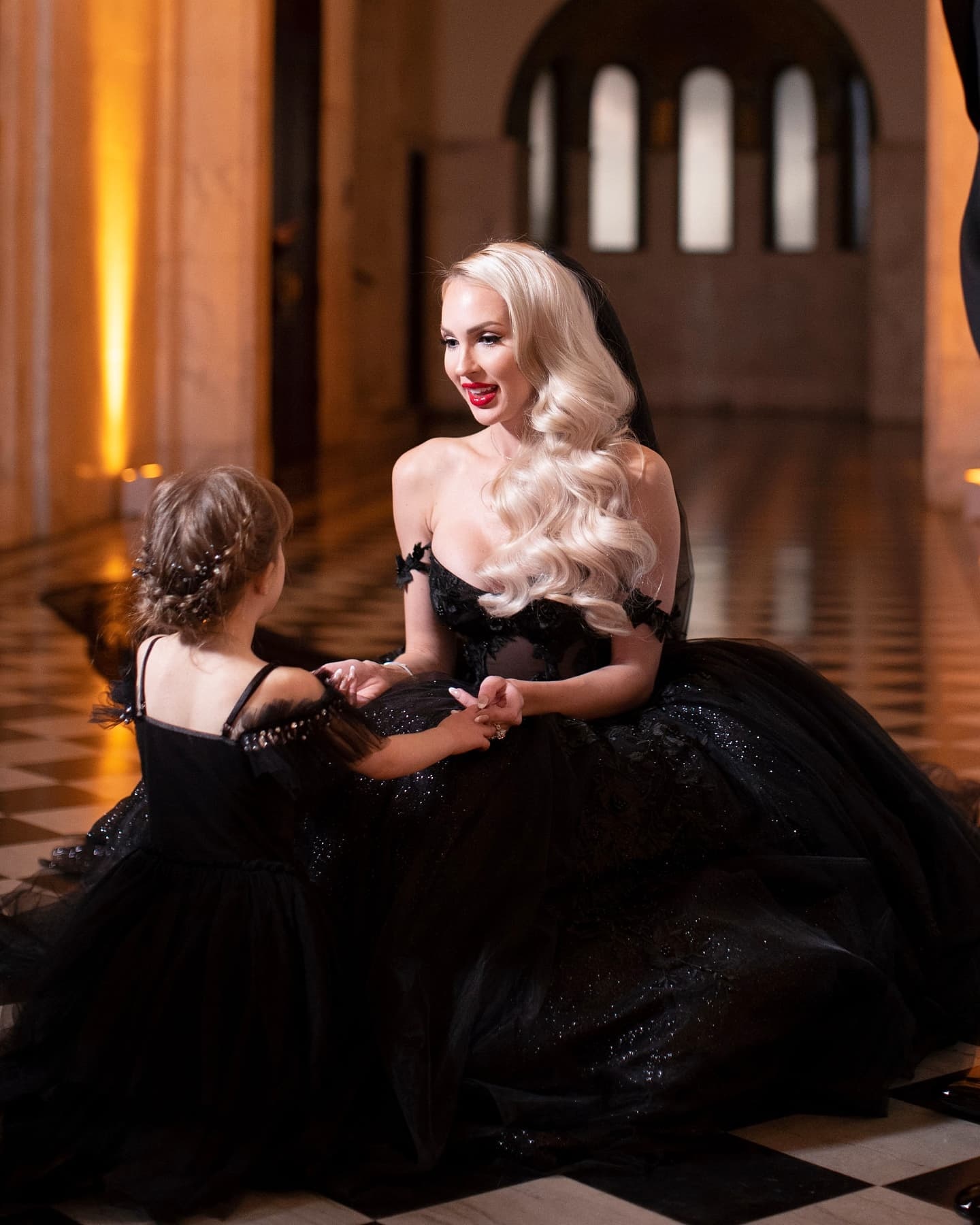 Robes de mariée noires scintillantes | Robes de mariée Une ligne avec de la dentelle