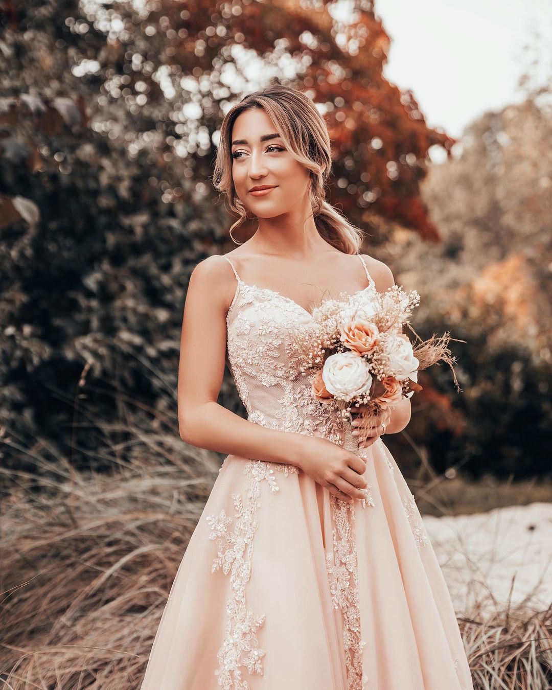 Robes de mariée simples Blush Pink | robes de mariée avec dentelle