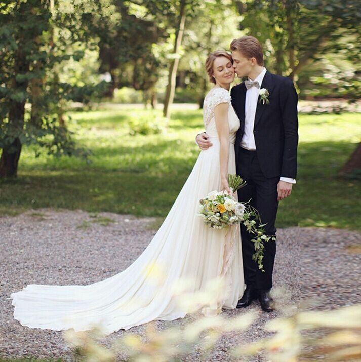 Forme Princesse Traîne moyenne Col en V Mousseline polyester Nouveau Robes de mariée A-ligne avec Fleurs