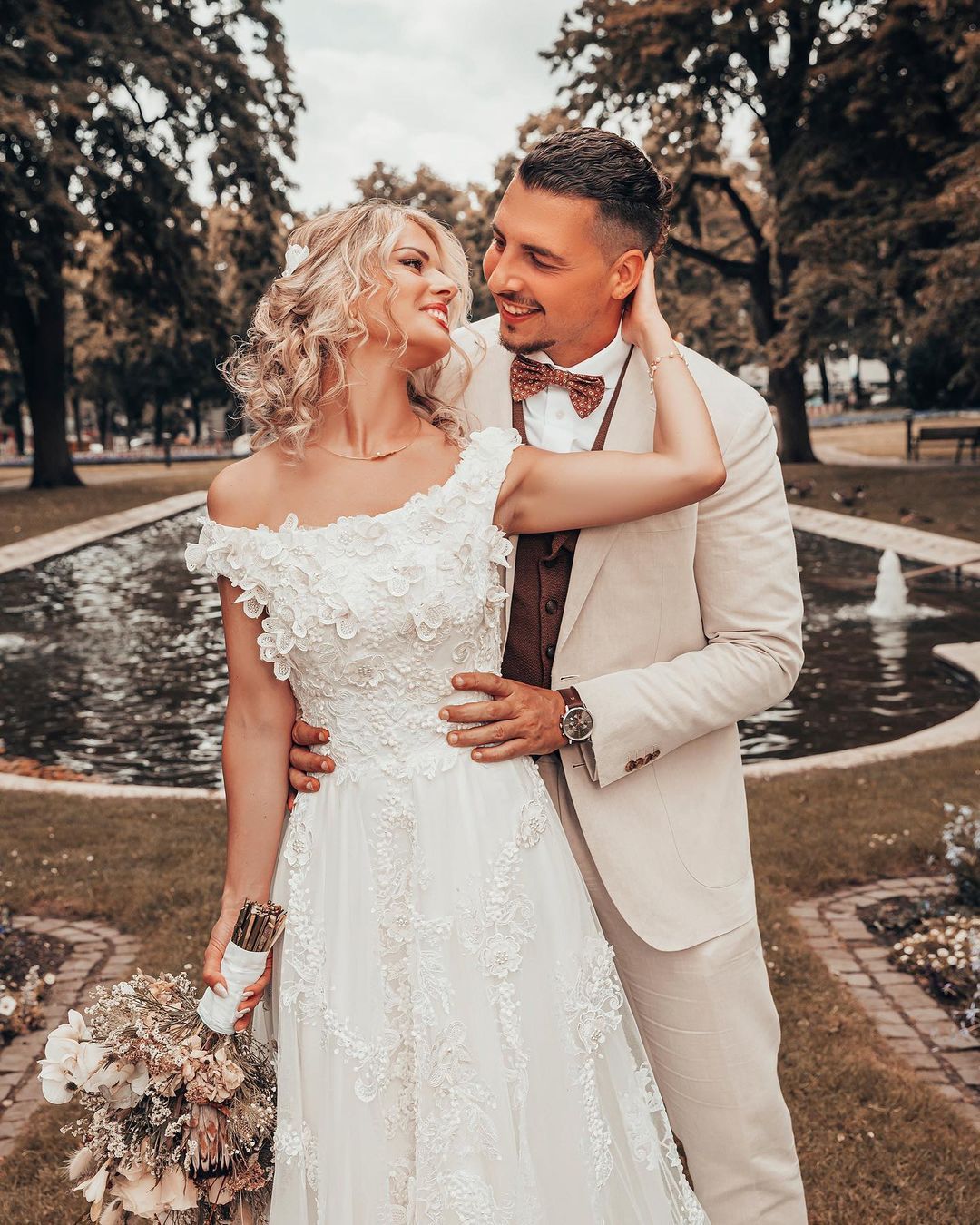 Robes de mariée de créateurs Une ligne de dentelle | Mode nuptiale en ligne