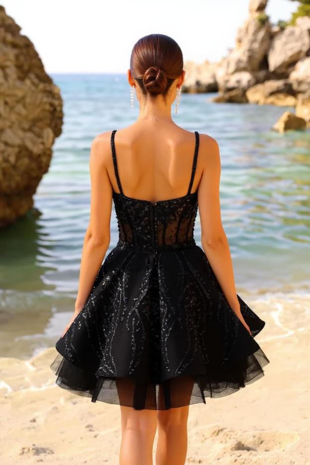 Robe courte mini noire avec perles et paillettes comme belle cygne noir