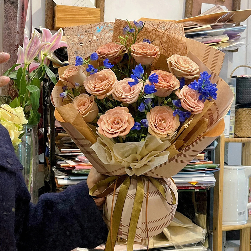 Papel de fantasía papel de regalo hueco papel de regalo de flores de moda de alta gama（38#）