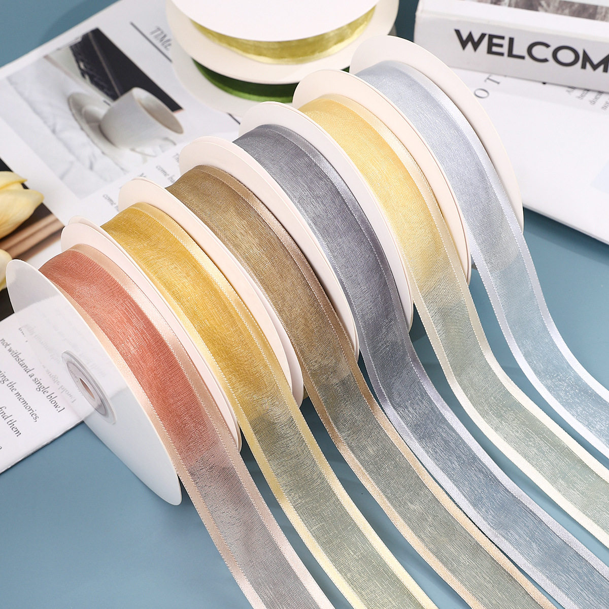 Cinta de hilo de nieve con borde satinado