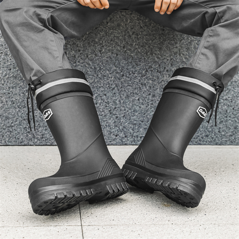 Men's Mid-Tube Non-Slip Waterproof Rain Boots - Thick-Soled Outdoor Water Boots with Toe Protection, Warm Rubber Shoes for Outdoor Work, Hiking, and Gardening