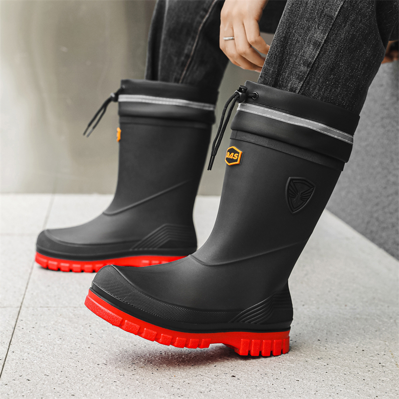 Men's Mid-Tube Non-Slip Waterproof Rain Boots - Thick-Soled Outdoor Water Boots with Toe Protection, Warm Rubber Shoes for Outdoor Work, Hiking, and Gardening