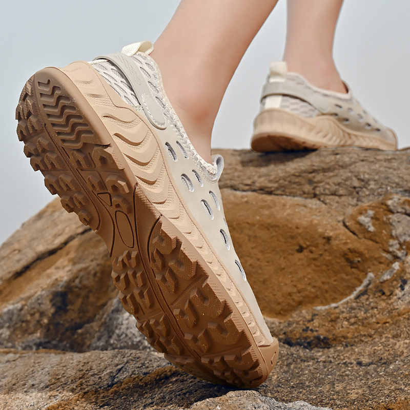 Men's Mesh Barefoot Hiking Shoes Summer Breathable Casual Walking Water Shoes Quick Dry Beach Sandals Outdoor Camping Climbing Adventure Sneakers