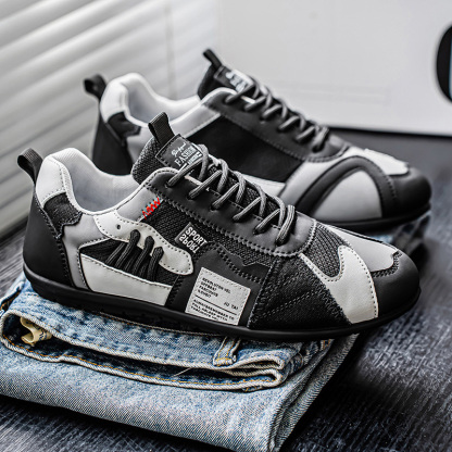 Men's Leather Comfortable Simple Color Blocked Sneakers Fashion Lightweight Round Toe Lace up Soft Sole Non-Slip Low Top Running Shoes Casual Walking Shoes