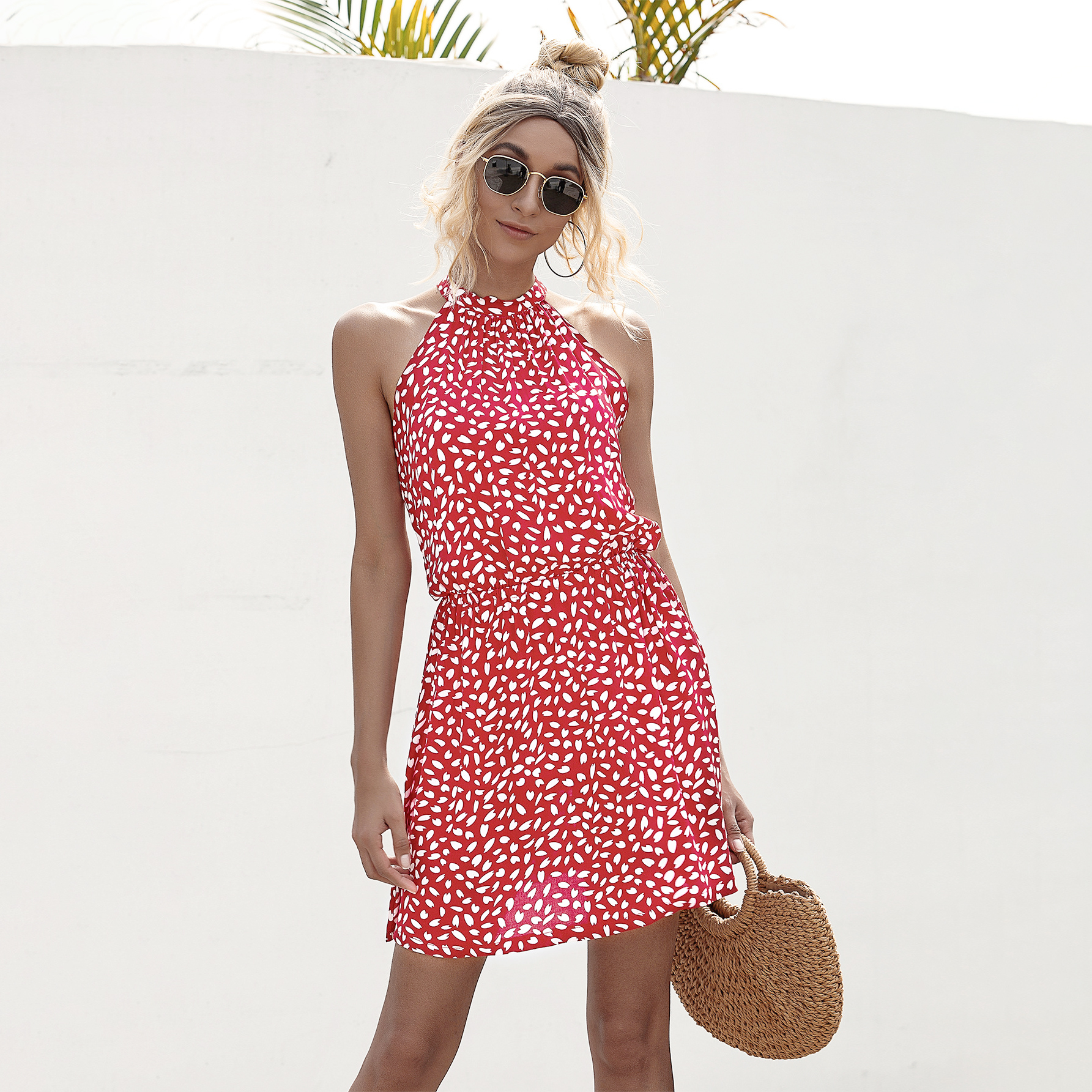 Women's mid-length dress with halter and strapless printed waist