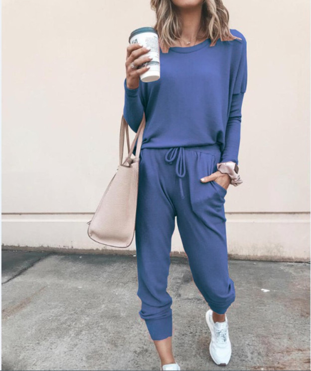 Women's loose and comfortable suit with long sleeves and trousers