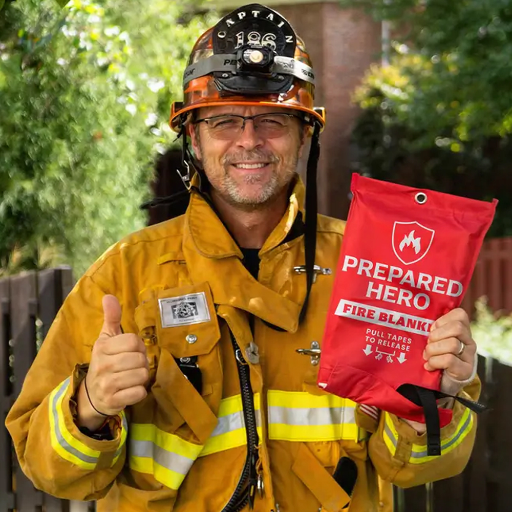Rapidly Extinguish Small Fires, No Mess - Introducing Our Easy-to-Use Fire Blanket!