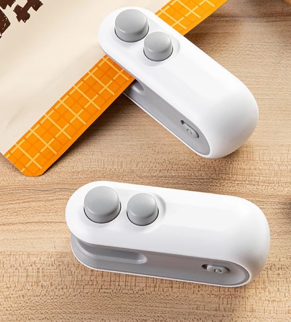 Small 2-in-1 Rechargeable Magnetic Snack Sealer