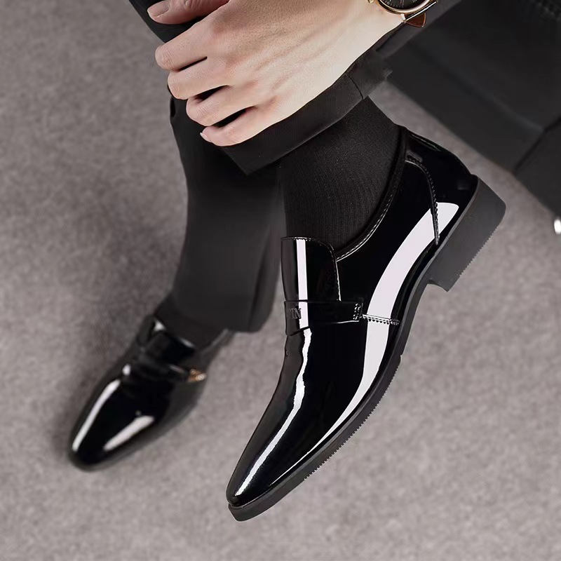 2025 men's shoes new pointed bright patent leather business leather shoes