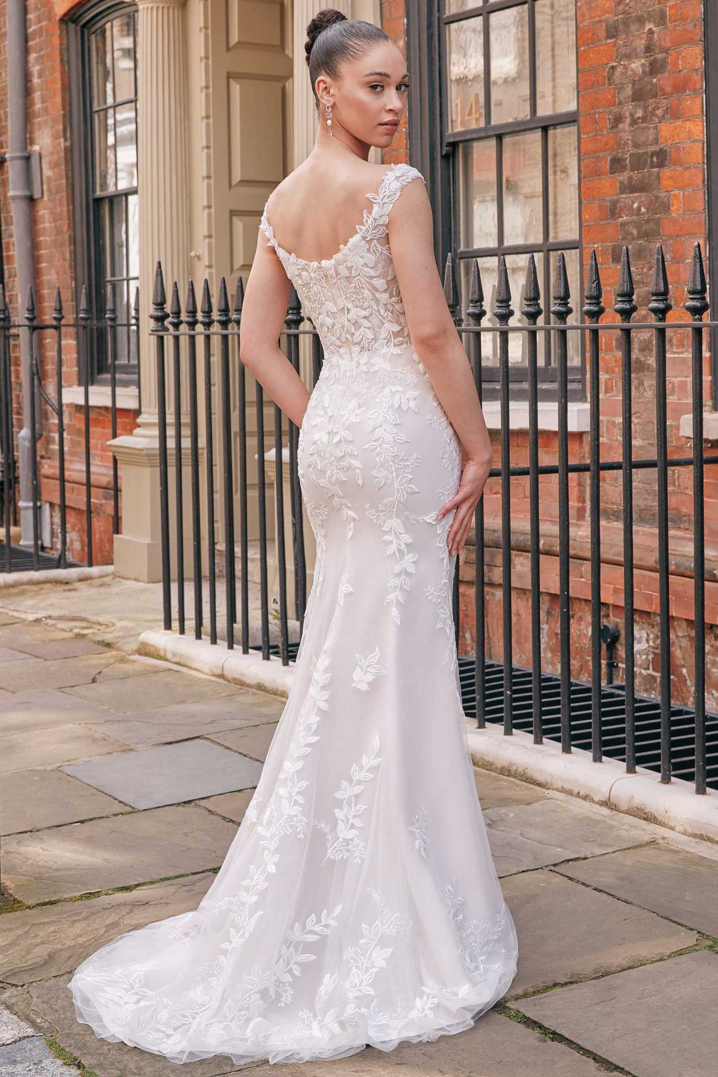 Adore by Justin Alexander  11246 Karleen