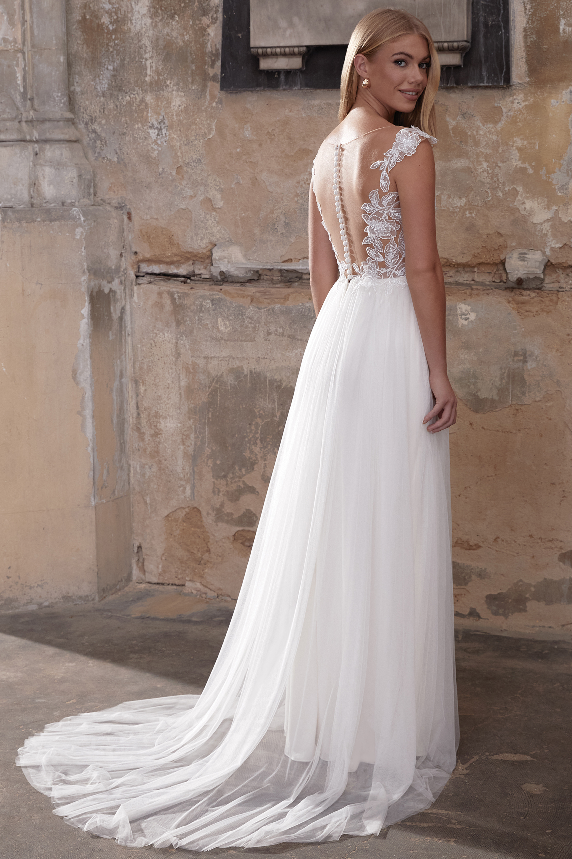 Adore by Justin Alexander  11301 Lorelei