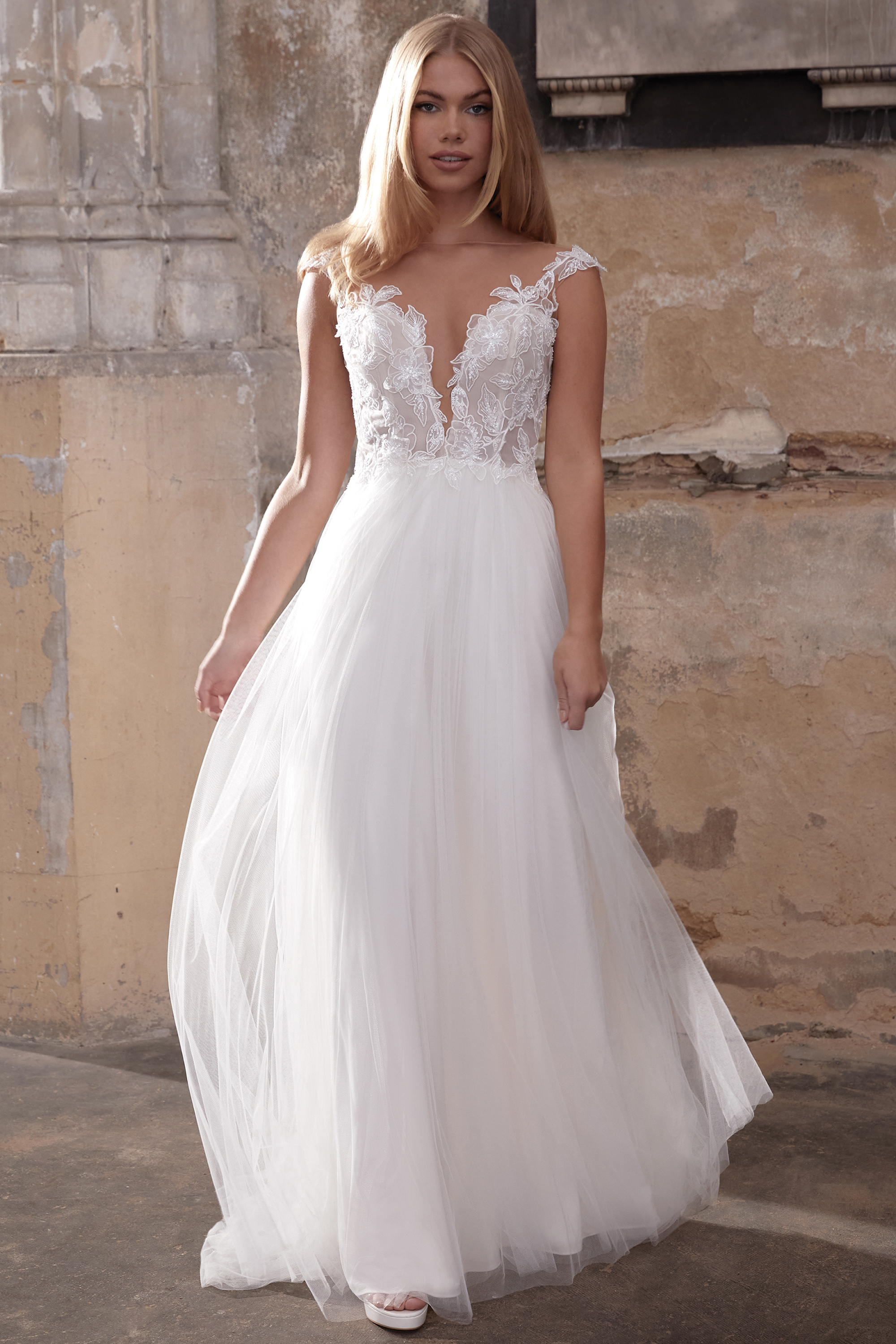 Adore by Justin Alexander  11301 Lorelei