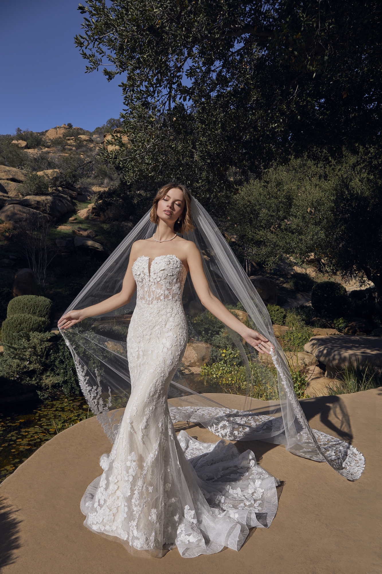 CASABLANCA wedding dress STYLE 2520 HATTIE
