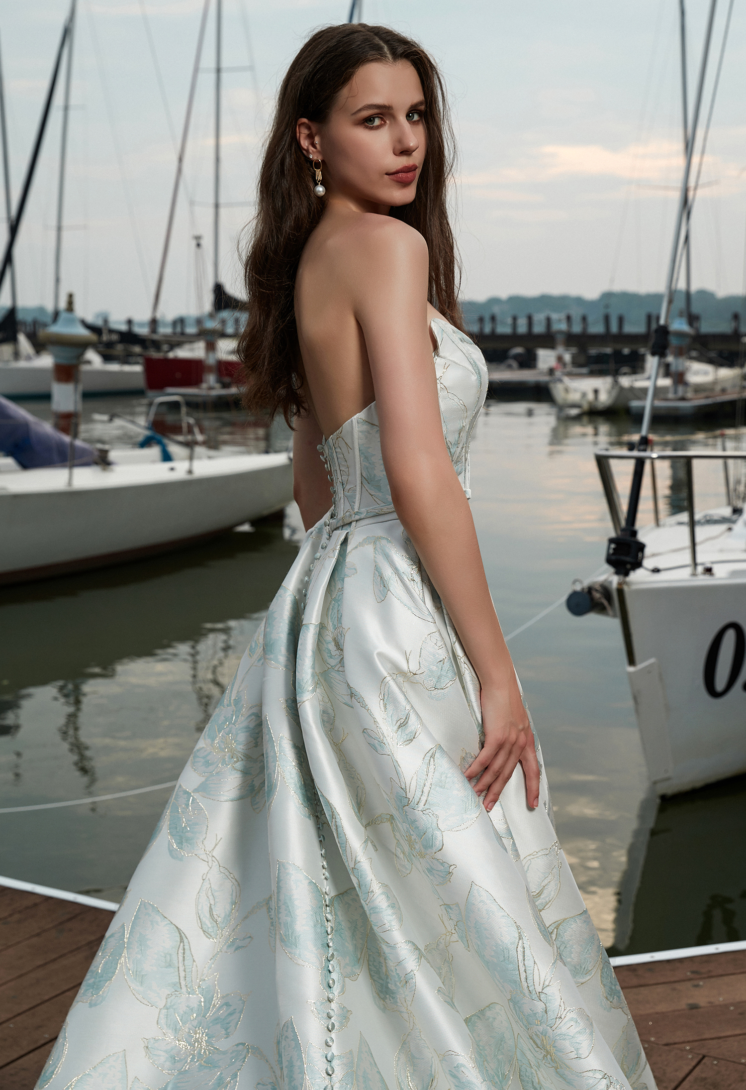 Satin Sleeveless A-Line Split And Grace Wedding Dress HW3411