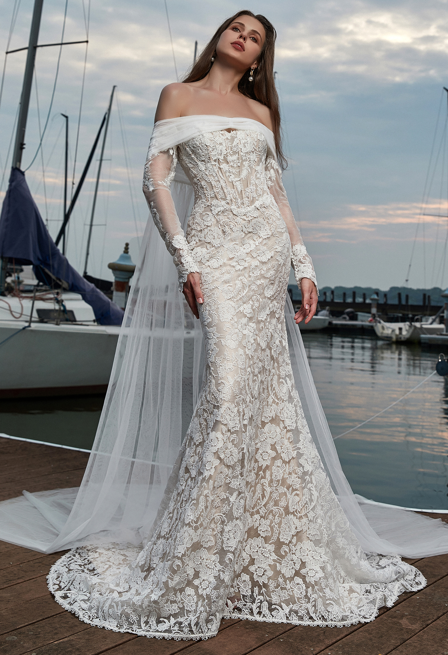 Lace Sweetheart Long Sleeves Mermaid And Hollow Wedding Dress HW3412