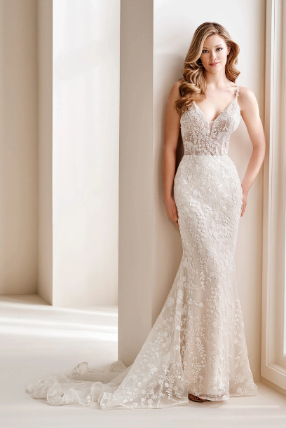Stunning Fit and Flare Sweetheart Lace Applique Wedding Dress #E1010