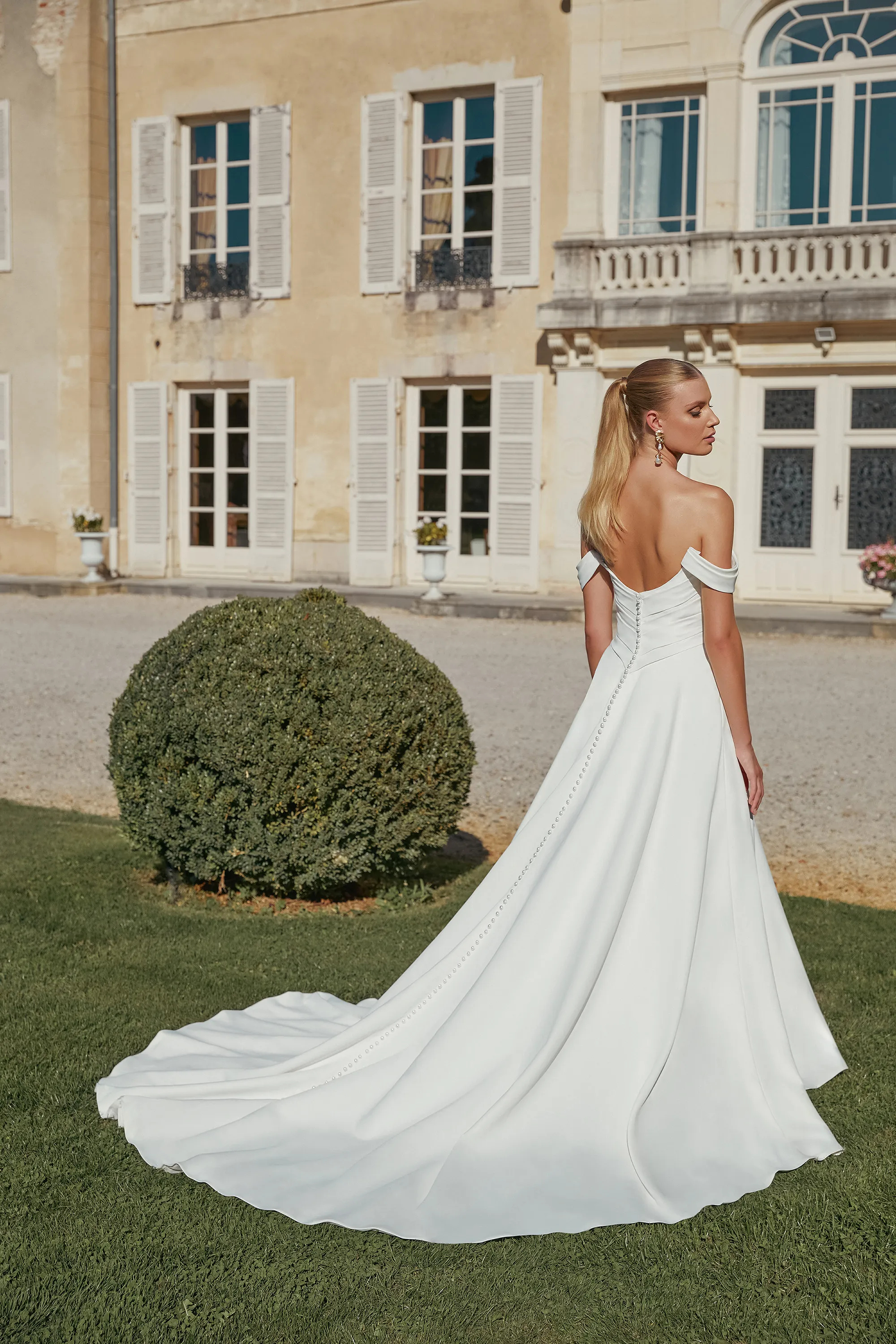 Chic Ball Gown Scoop Satin Beading Chapel Length Train Wedding Dress 44446