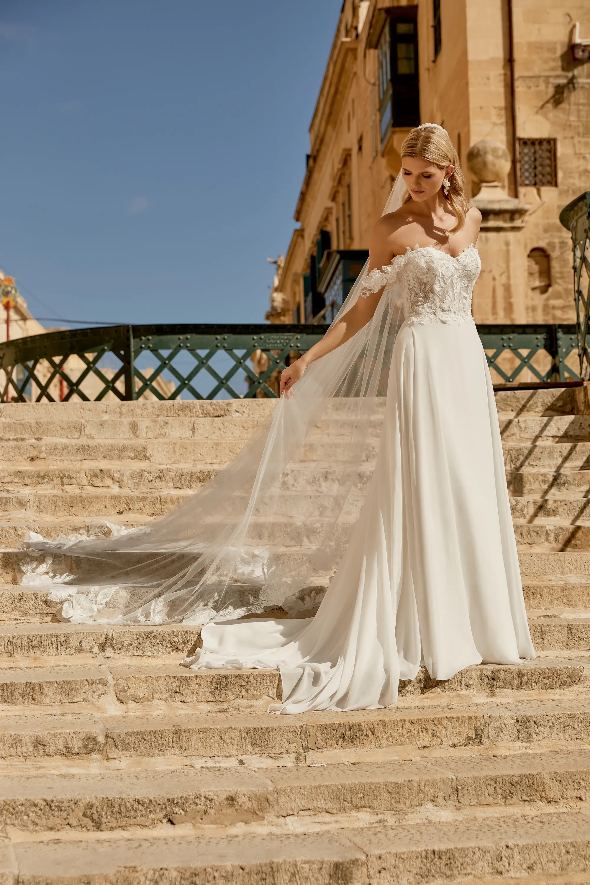 A-Line Sweetheart Chiffon Lace Chapel Length Train Wedding Dress 44485