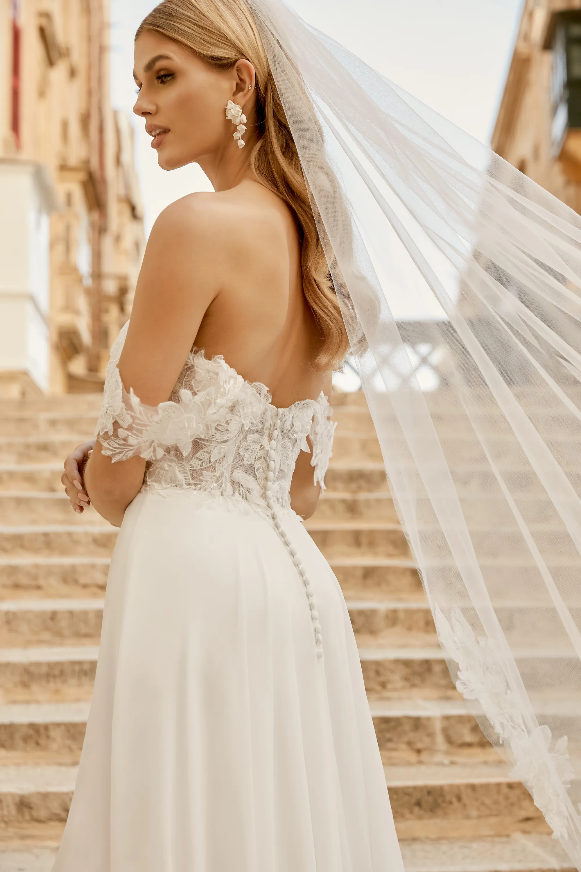 A-Line Sweetheart Chiffon Lace Chapel Length Train Wedding Dress 44485