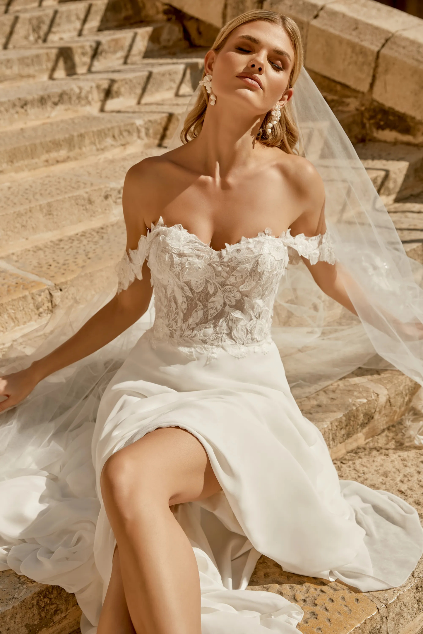 A-Line Sweetheart Chiffon Lace Chapel Length Train Wedding Dress 44485