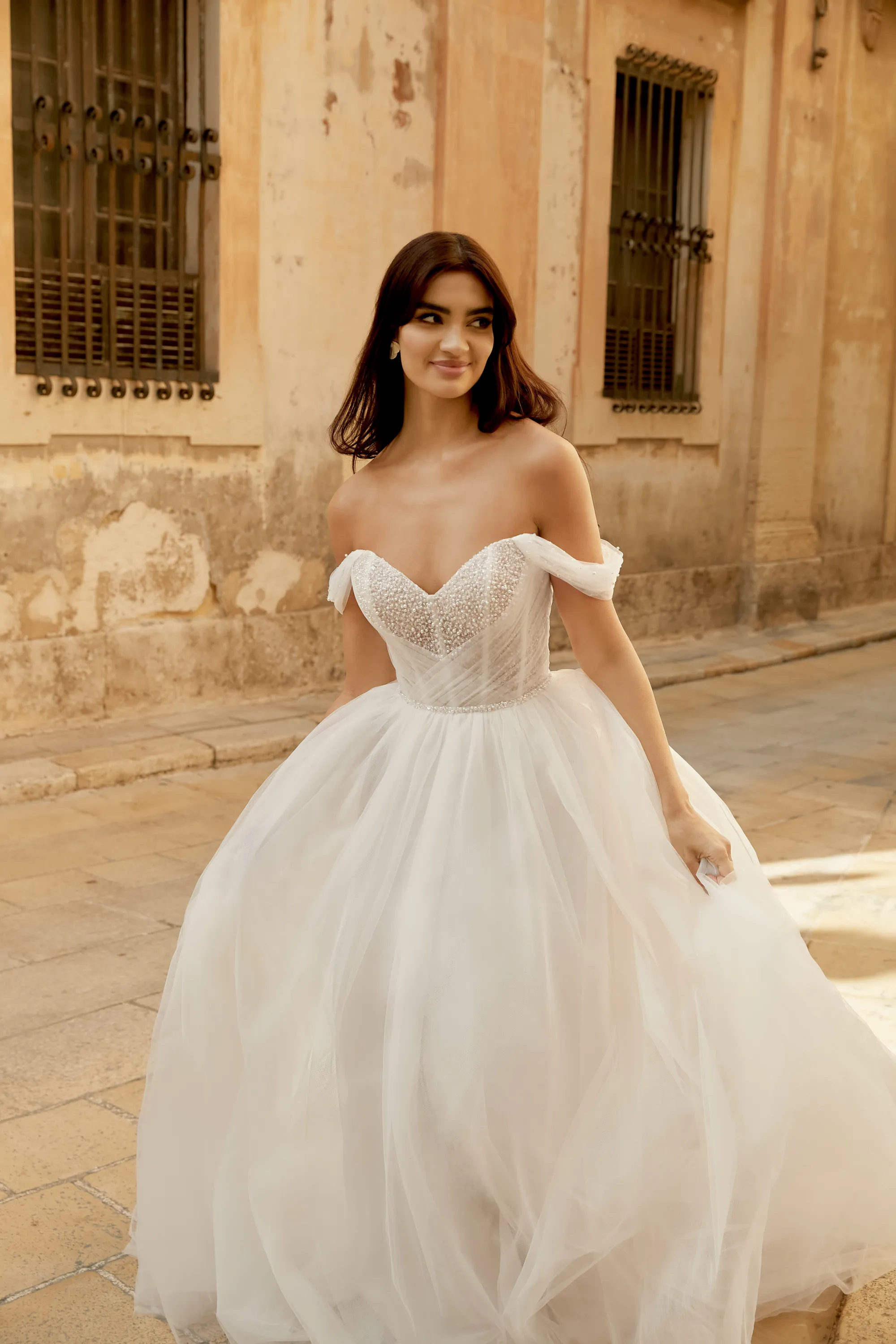 Ball Gown Sweetheart Pearl Sequins Chapel Length Train Wedding Dress 44489