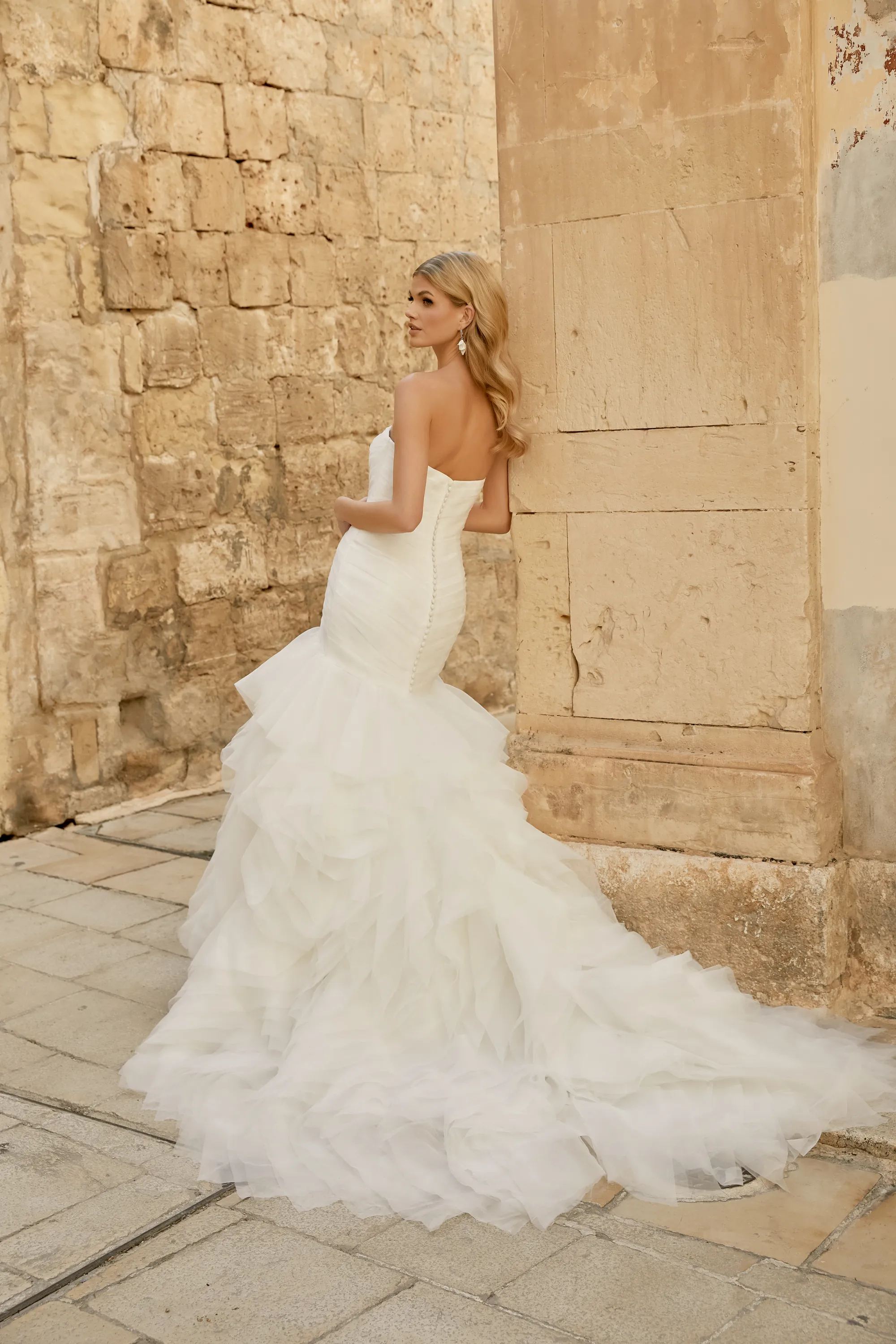 Graceful Trumpet Straight Organza Chapel Wedding Dress 44501