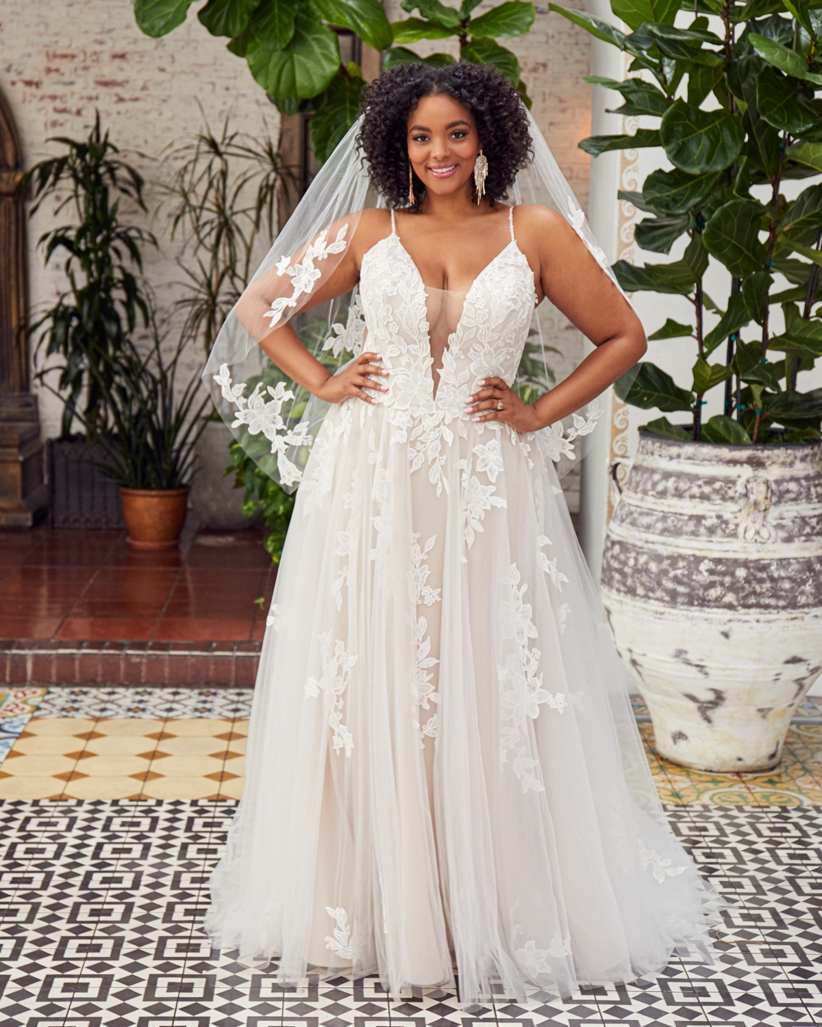 A-Line Plunging V-Neck Spaghetti Straps Lace Appliques Wedding Dress #BL354