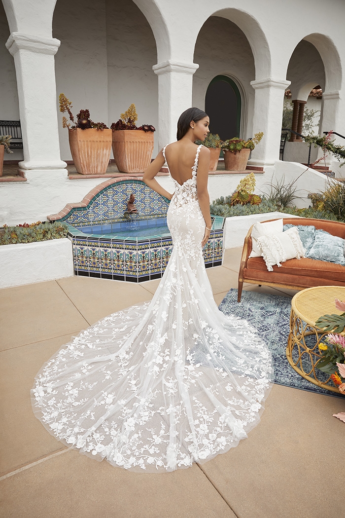 Modern Fit and Flare V-neck Lace Appliques Wedding Dress #BL376