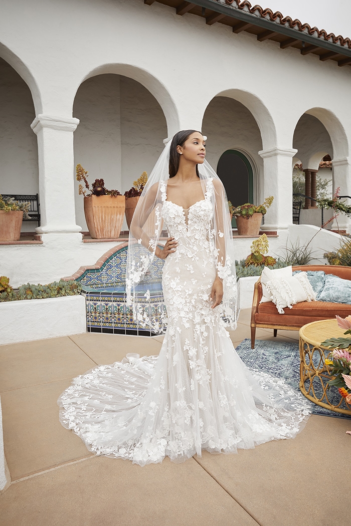 Modern Fit and Flare V-neck Lace Appliques Wedding Dress #BL376