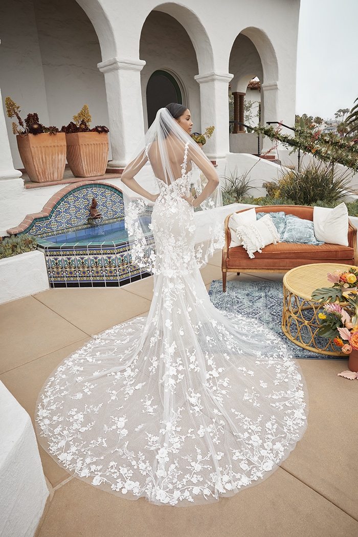 Modern Fit and Flare V-neck Lace Appliques Wedding Dress #BL376