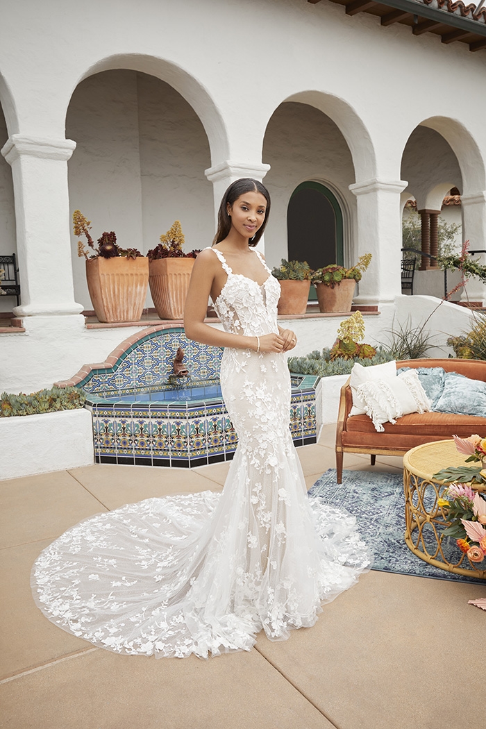 Modern Fit and Flare V-neck Lace Appliques Wedding Dress #BL376