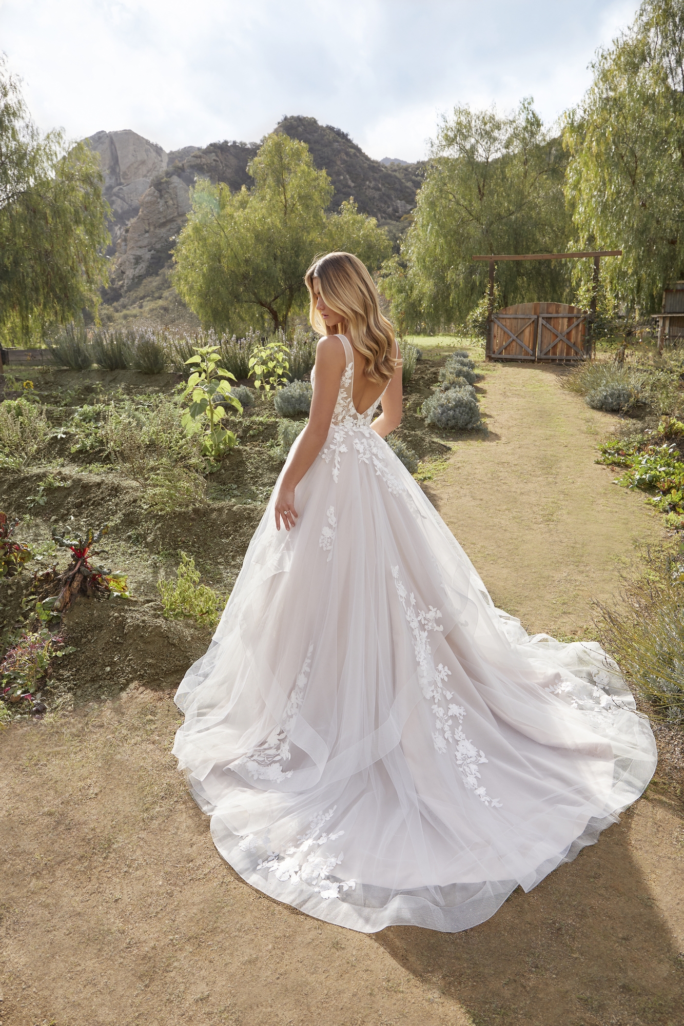 A-Line V-Neck Sequined Floral Appliques Wedding Dress