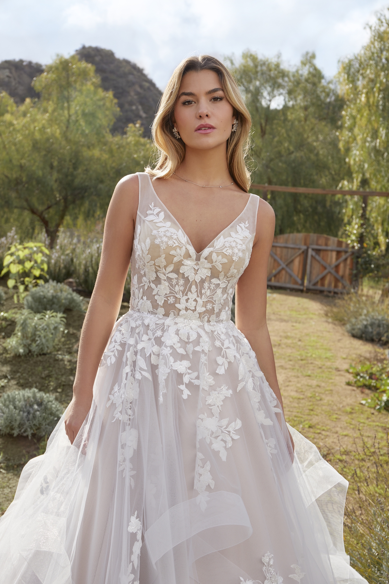A-Line V-Neck Sequined Floral Appliques Wedding Dress