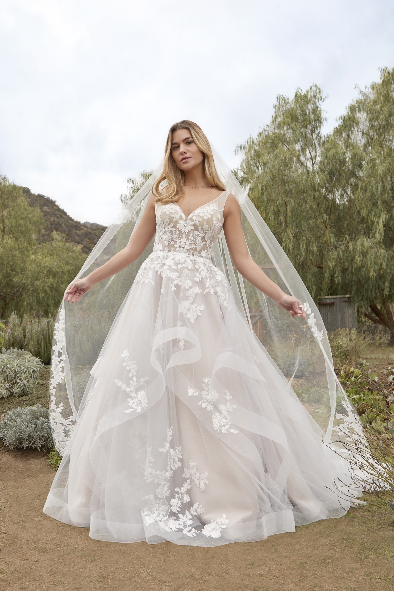 A-Line V-Neck Sequined Floral Appliques Wedding Dress