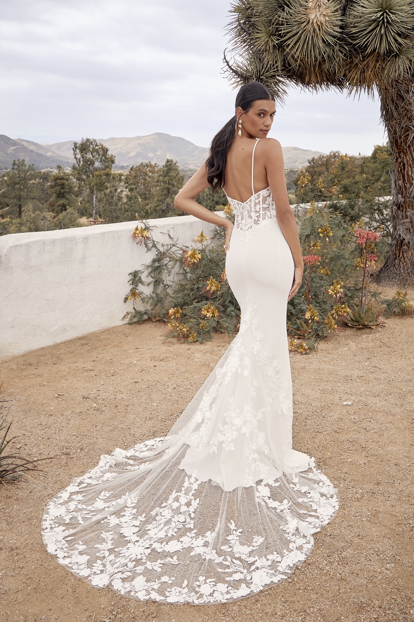 Flattering Fit And Flare Scoop Neckline Floral Lace With Sequins Wedding Dress