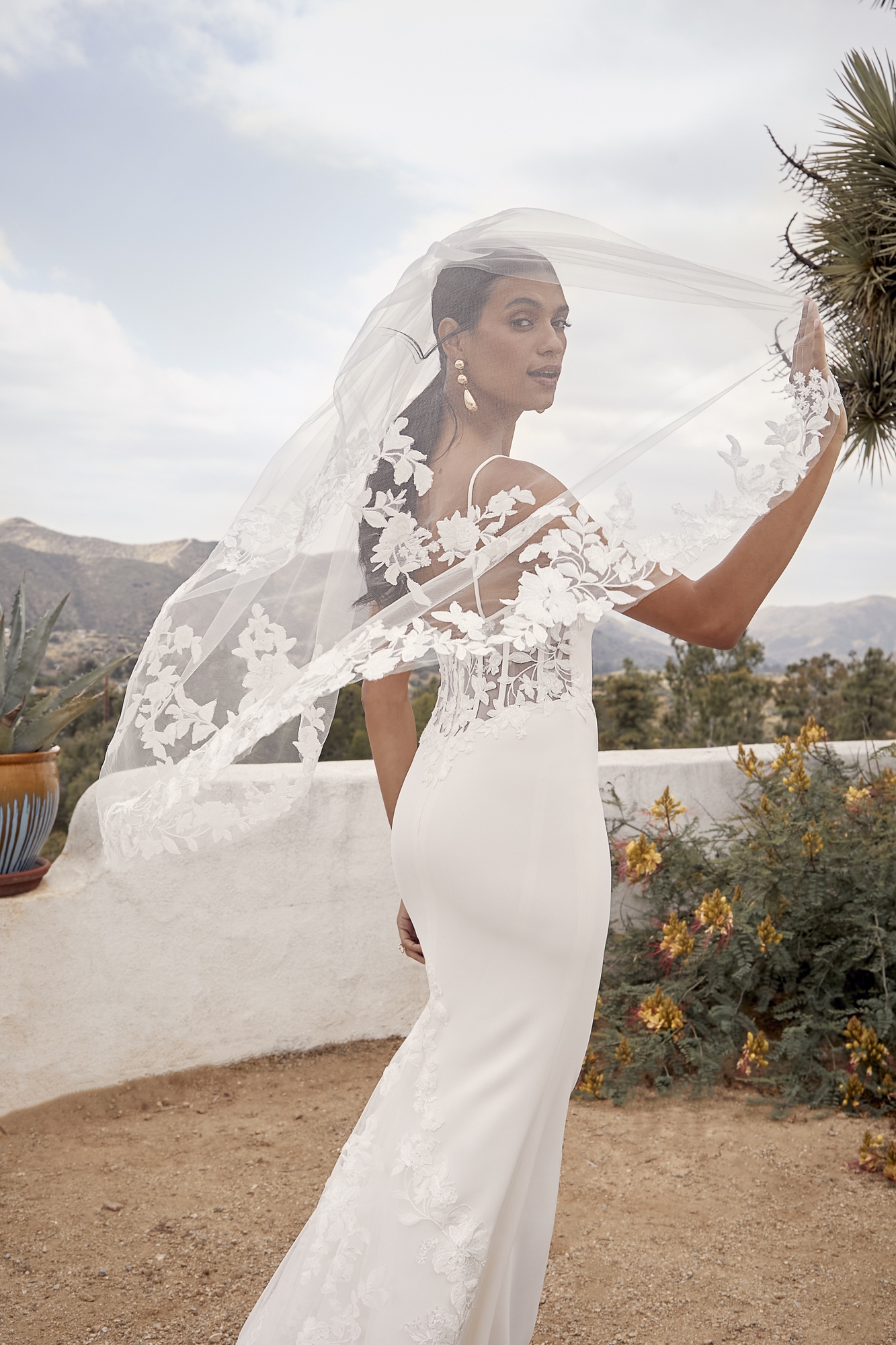 Flattering Fit And Flare Scoop Neckline Floral Lace With Sequins Wedding Dress