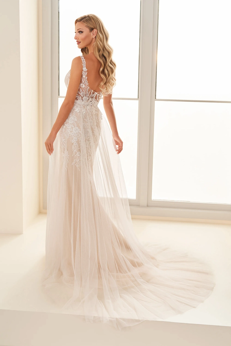 Boho Fit and Flare Plunging V-Neck Lace Appliques Wedding Dress #E2525