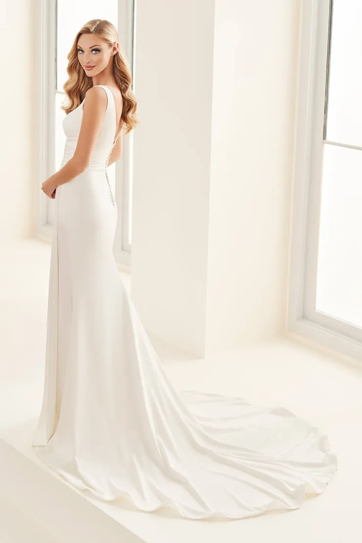 Chic A-Line Plunging Sweetheart Crepe Wedding Dress #E502