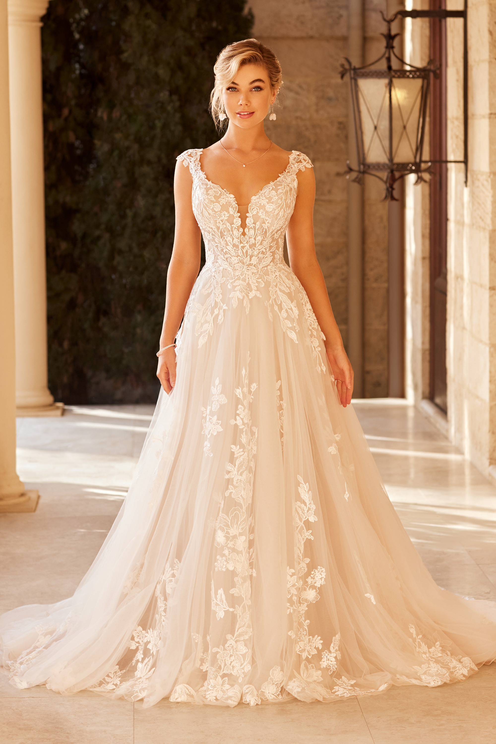 Bohemian Bridal Gown With Illusion Back AUTUMN | STYLE Y3107